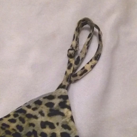 Cupcakes and Cashmere Spaghetti Strap Leopard Print Button Up Top - Picture 9 of 16